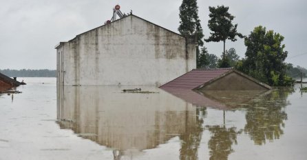 U poplavama u Kini poginulo oko 130 ljudi, šteta veća od pet i po milijardi dolara 