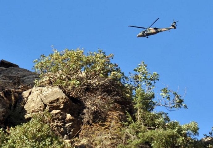 Srušio se vojni helikopter sa 11 vojnika