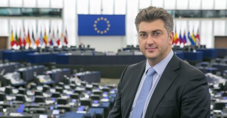 Plenković predao 35.000 potpisa za lidera HDZ-a