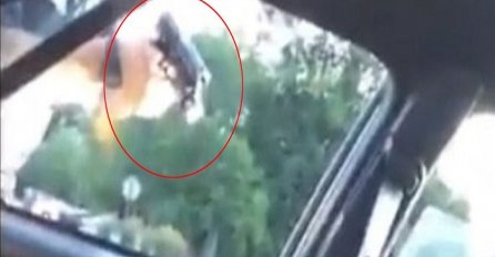 UZNEMIRUJUĆI VIDEO Policajac u Americi ubio Afroamerikanca koji je vadio vozačku iz džepa