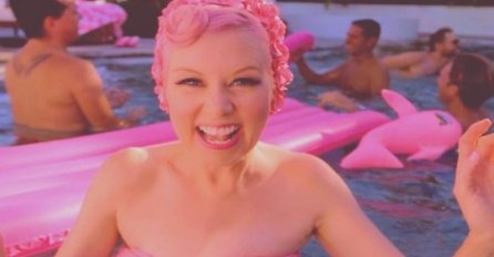 Žena živi bizaran život u roze kući: Evo zašto je modni svijet poludio za njom! (FOTO)