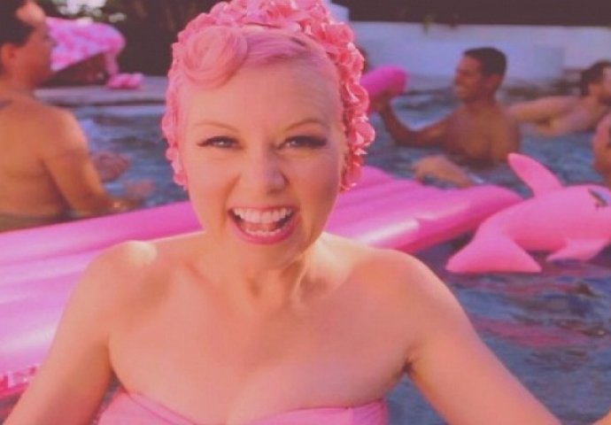 Žena živi bizaran život u roze kući: Evo zašto je modni svijet poludio za njom! (FOTO)