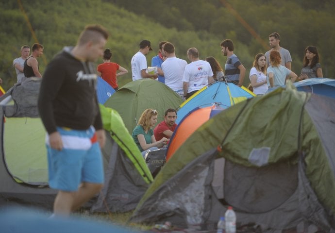 Sve spremno za Marš mira: Učesnici već pristižu u Nezuk, očekuje se oko 5.000 osoba