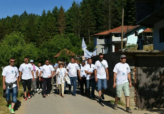 Potpredsjednica FBiH na čelu kolone Marša mira 'Nezuk - Potočari'