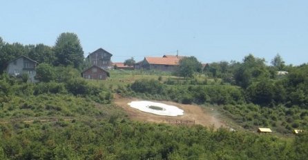  Srebrenički cvijet iznad Ilijaša kao podsjetnik na zločine