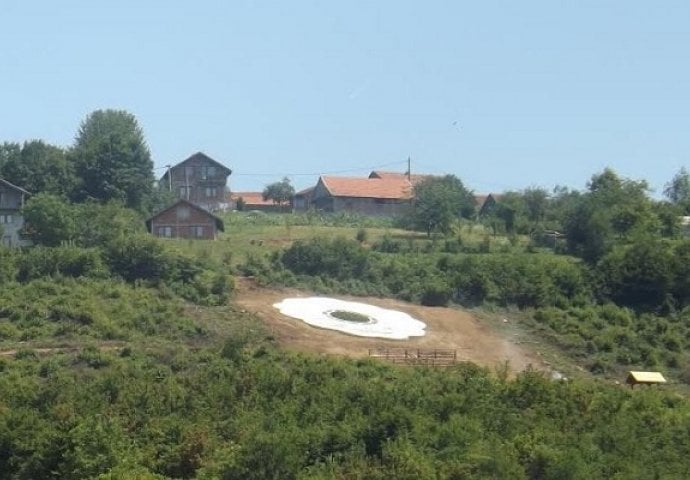  Srebrenički cvijet iznad Ilijaša kao podsjetnik na zločine