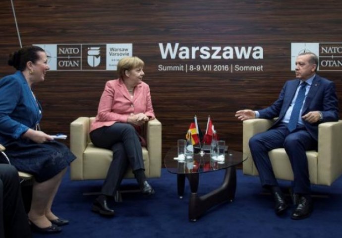 Varšava: Merkel i Erdogan razgovarali o odnosima Njemačke i Turske