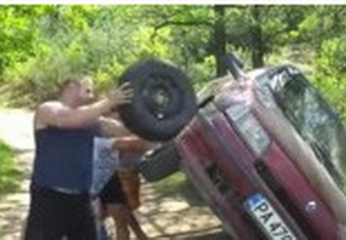 Plakat ćete od smijeha kad vidite na koji način su promijenili gumu na automobilu! (VIDEO)