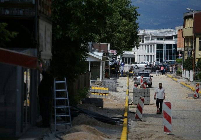 Predizborno vrijeme u Sarajevu: Radovi na cestama, prašina, gužve i nada da će uskoro proći