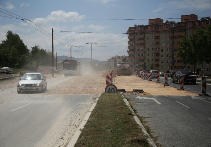 Predizborno vrijeme u Sarajevu: Radovi na cestama, prašina, gužve i nada da će uskoro proći