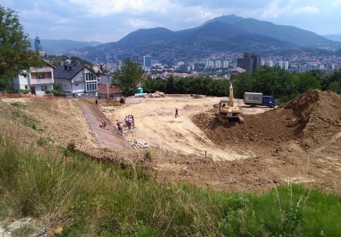 Predizborno vrijeme u Sarajevu: Radovi na cestama, prašina, gužve i nada da će uskoro proći