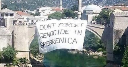 Mostarci ne zaboravljaju genocid u Srebrenici: U 11 sati i 7 minuta Skok bez aplauza sa Starog mosta