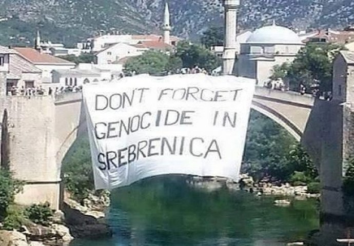 Mostarci ne zaboravljaju genocid u Srebrenici: U 11 sati i 7 minuta Skok bez aplauza sa Starog mosta