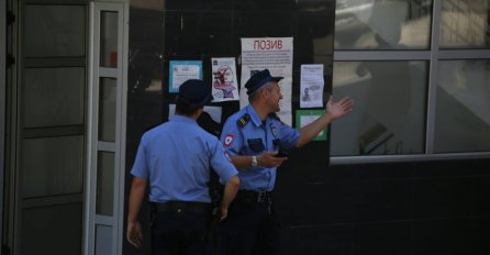 Srebrenica: Policijski službenici legitimisali naše reportere zato što su im nepoznati