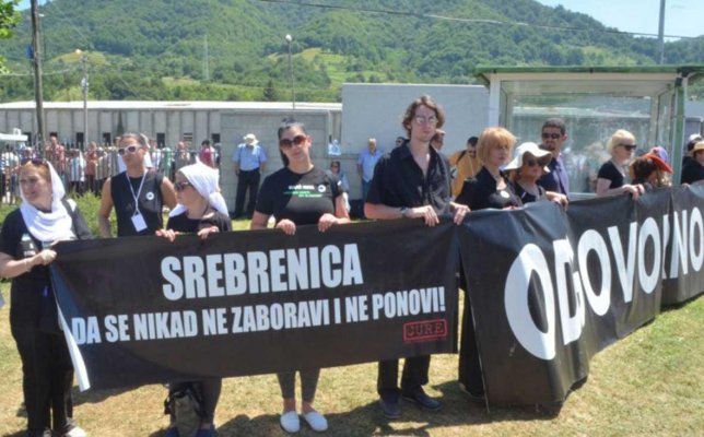 zene-u-crnom-srebrenica-2