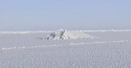 Izgleda kao malo snježno brdo, no čekajte da vidite šta je izronilo iz leda (VIDEO)