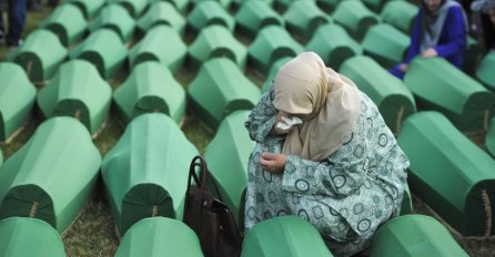 Više od 10.000 ljudi ispratilo 127 žrtava srebreničkog genocida