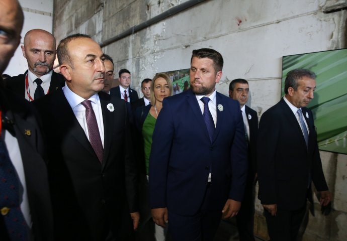 Cavusoglu u Potočarima: U Srebrenici je ubijeno ljudsko dostojanstvo