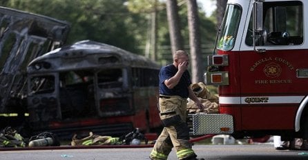 Najmanje sedam mrtvih, 26 povrijeđenih u sudaru autobusa i kamiona