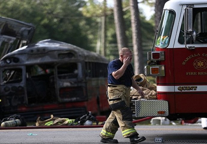 Najmanje sedam mrtvih, 26 povrijeđenih u sudaru autobusa i kamiona