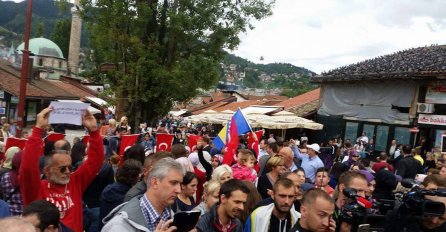 Građani se okupili u Sarajevu da pruže podršku narodu i Vladi Turske