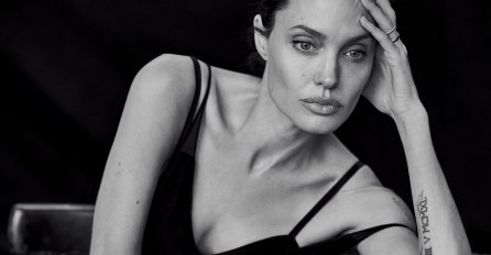 Da li je Angelina Jolie imala estetske operacije? Ova fotografija krije pravu istinu 