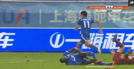 Demba Ba doživio užasan prijelom noge: Slijedi višemjesečna pauza