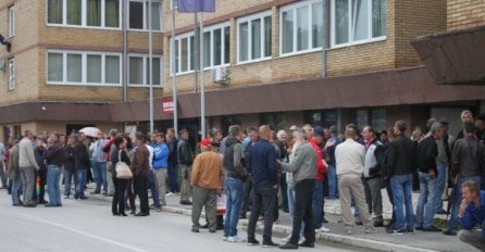 Radnici Krivaje blokirali zgradu Općine