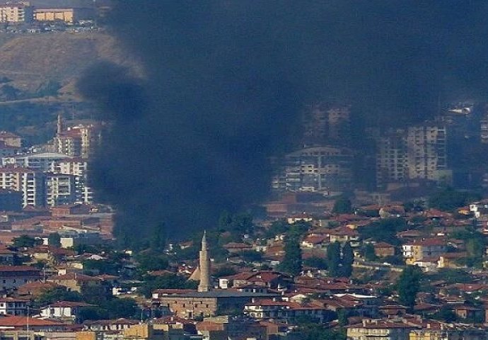  Požar u stambenoj zgradi stavljen pod kontrolu