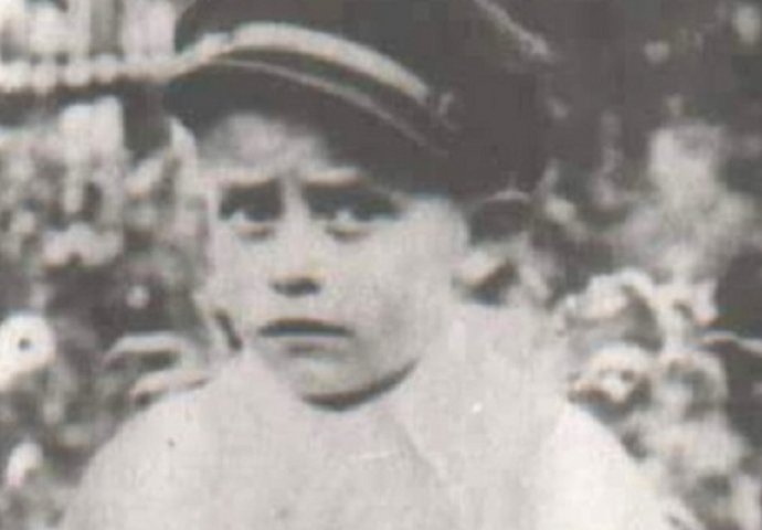 OVAJ DJEČAK JE IZRASTAO U JEDNOG OD NAJVEĆIH GLUMAČKIH LEGENDI: Znate li ko je? 