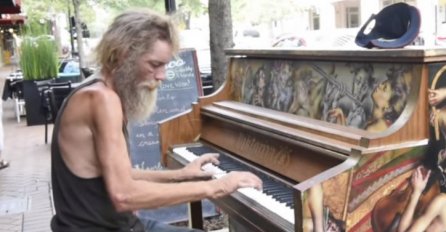 Video koji će vam popraviti dan: Ovaj beskućnik je oduševio internet svojim talentom