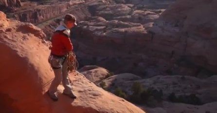 Stao je na ivicu litice, a ono što se dogodilo u nastavku je nešto najluđe što smo vidjeli (VIDEO)