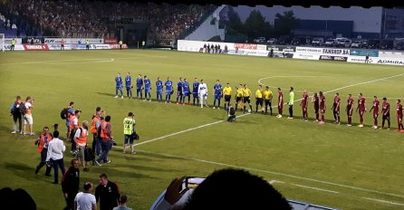 Derbi nije opravdao očekivanja: Neredi, crveni karton, sudijska konfuzija i dva pogotka
