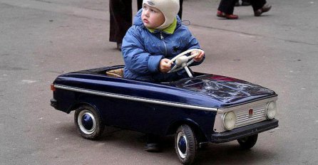 Mnogima omiljena igračka iz djetinjstva: Sjećate li se ovih automobila na pedale? 