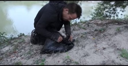 Pronašao je crnu vreću pored rijeke: Ostao je bez teksta kada je vidio šta se nalazi unutra (VIDEO) 