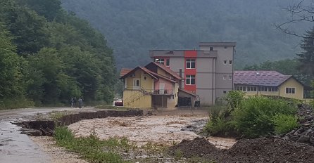 Klizišta blokirala tri sela u Željeznom Polju