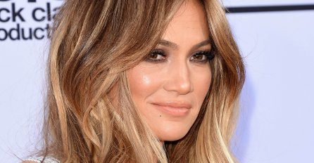 J.Lo proslavila 47. rođendan u prozirnom kombinezonu i društvu neočekivanih prijatelja