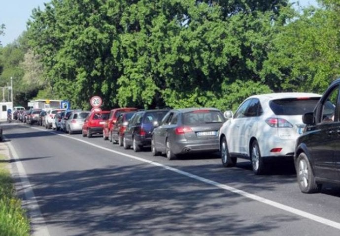 Pojačan promet vozila na GP Doljani na ulazu u BiH