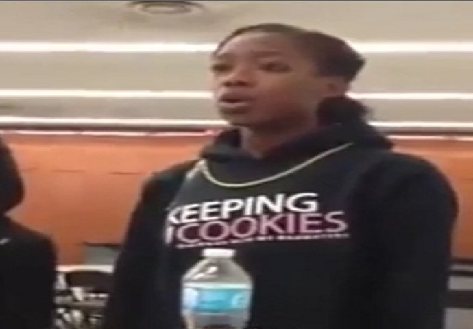 Nije znala da je snimaju ali dobro je da jesu, jer niko ne bi čuo ovo (VIDEO)