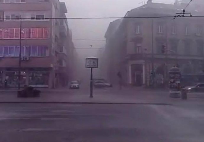 Nevrijeme u Sarajevu: Grmljavina, kiša i grad potopili ulice