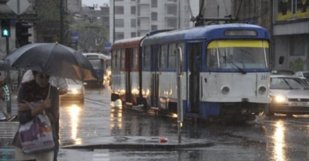 Obustavljen tramvajski saobraćaj, povećan broj intervencija policije