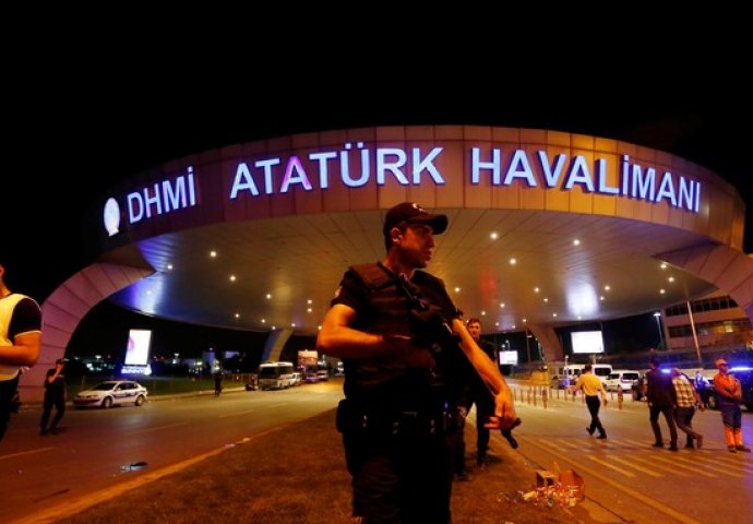 Na aerodromu Ataturk privedeno 58 osoba