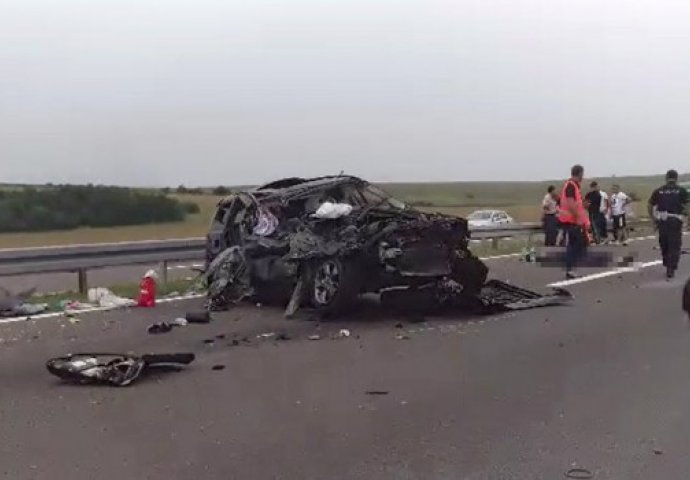 JEZIVI PRIZORI: Teška saobraćajna nesreća na putu prema Beogradu (UZNEMIRUJUĆI SADRŽAJ)