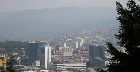 Pretežno oblačno s pljuskovima i grmljavinom 