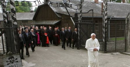 Papa Franjo u historijskoj posjeti Aušvicu