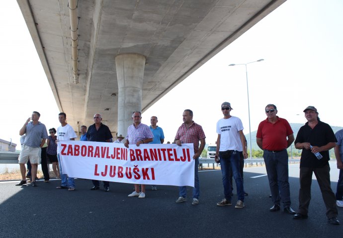 Borci za ponedjeljak najavljuju blokadu svih graničnih prelaza u BiH