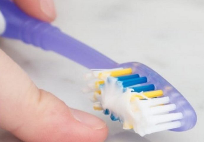 Namazala je zubnu pastu na ruku i pokrila gazom: Razlog je nevjerovatan 