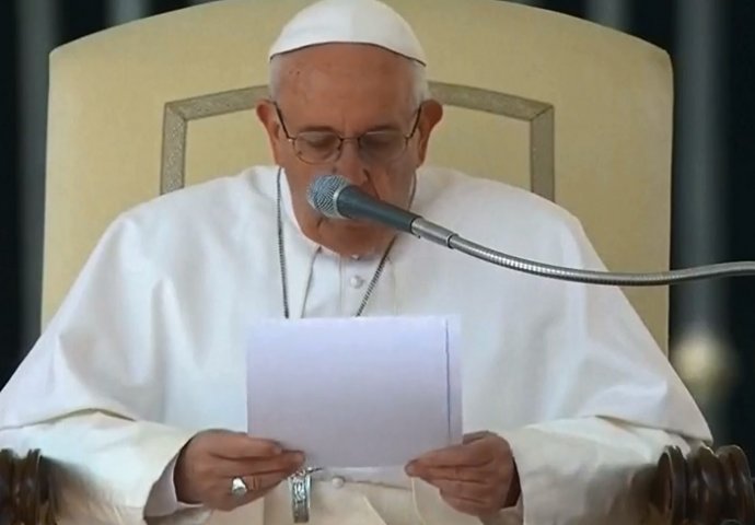 Papa Franjo: Novinarstvo ne koristiti kao oružje uništenja