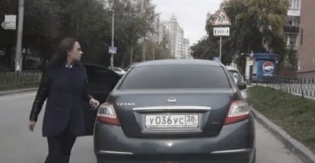 Lopovi kradu auto pomoću jednog lista papira, a evo i kako! (VIDEO)