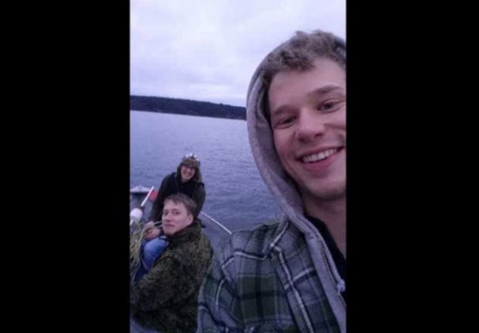 Tri prijatelja su isplovili čamcem na jezero, trenutak poslije dešava se nešto nevjerovatno (VIDEO) 